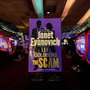 The Scam : A Fox and O'Hare Novel by Janet Evanovich and Lee Goldberg Paperback